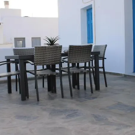 Family- House In Chora,